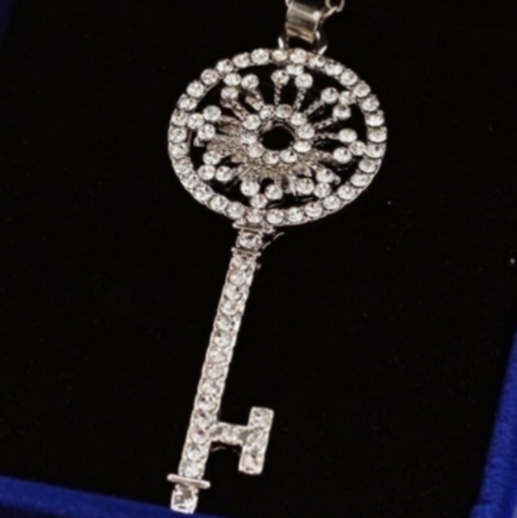 SILVER Rhinestone Key Necklace Pendant style on 18-22" chain NEW - Picture 6 of 8